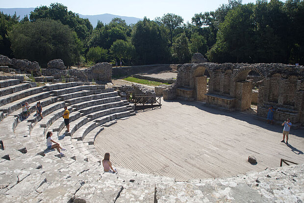 Das Amphitheater in der antiken Stadt Butrint im Süden Albaniens